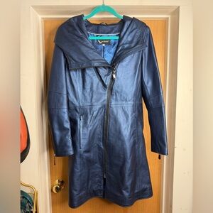 La Fenice Women’s Metallic Blue Leather Knee Length Jacket. Size: 42